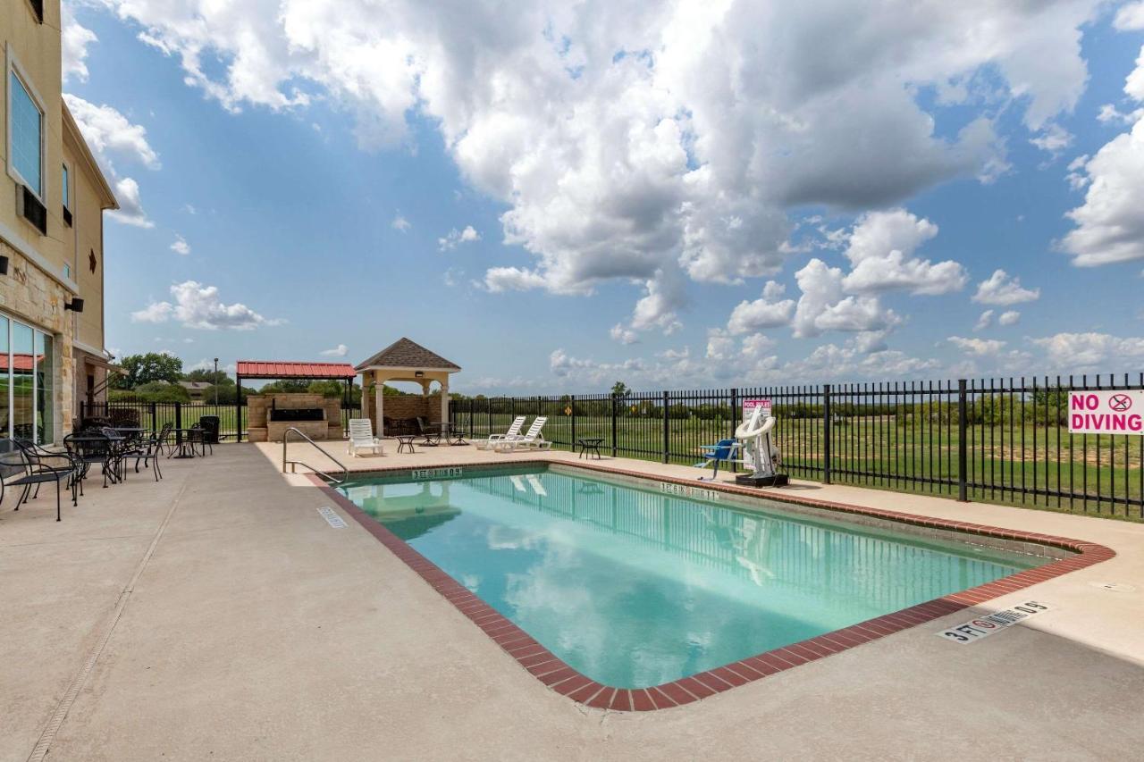 Comfort Inn & Suites Gatesville Near Fort Cavazos מראה חיצוני תמונה